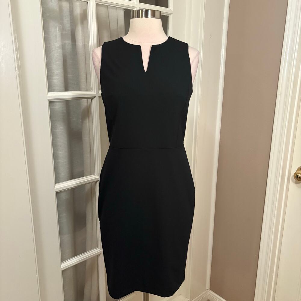 Ann‎ Taylor Women's Sleeveless V-Neck Black Sheath Dress - Size 00P